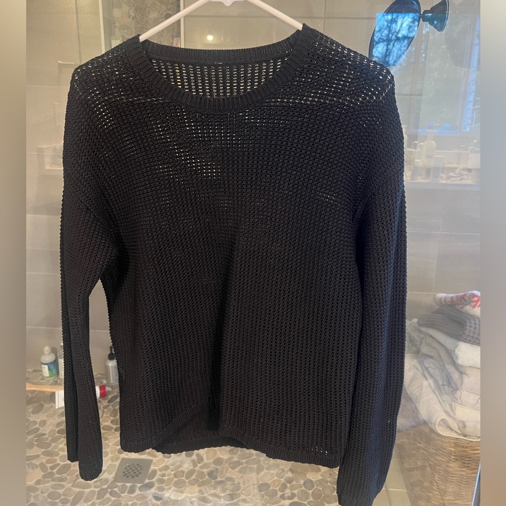 Lululemon Easy Embrace Long Sleeve Black Sweater Size Small Hi Low Curved Hem